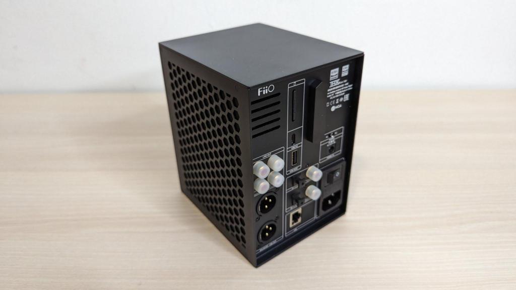El FiiO R7 tiene más conexiones de las que probablemente necesitaremos