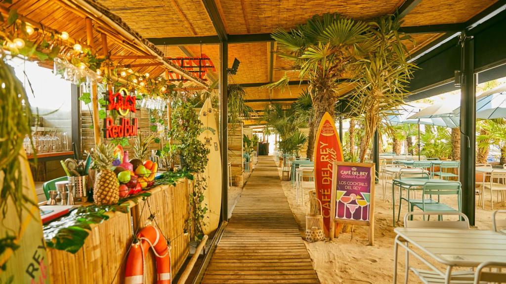 El Coco Beach Club, el chiringuito hasta con arena del mar en Madrid.