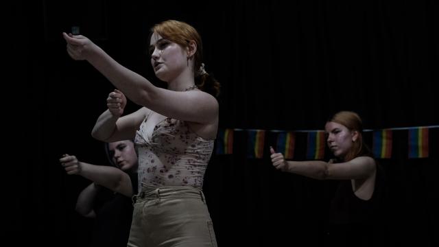 Una de las performance que se realizaron en Járkov, a puerta cerrada, coincidiendo con el Día del Orgullo.