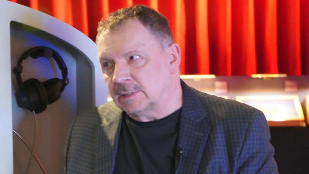 Andreas Deja durante la entrevista en 'Disney100: The exhibition' en Múnich.