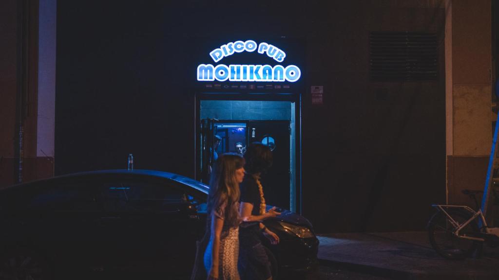 La entrada de la discoteca Mohicano