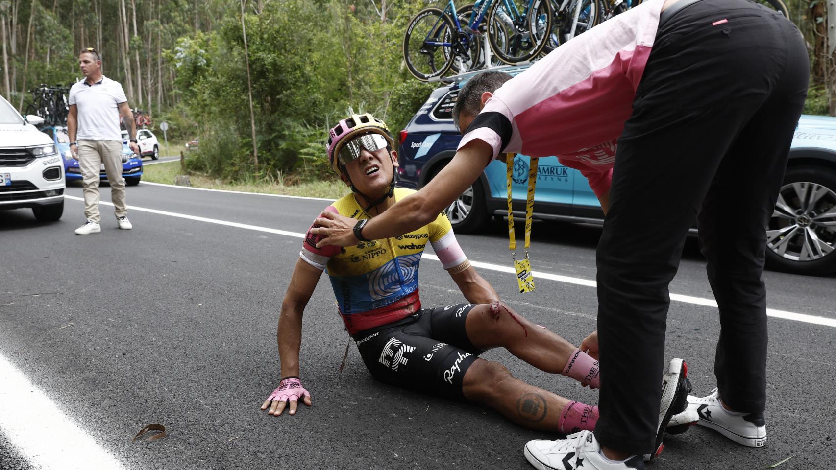 Richard Carapaz, sobre el asfalto.