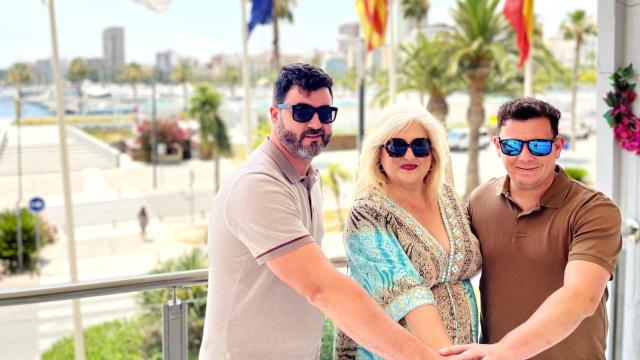 Salva Banyuls y Néstor Ruiz firman con Aurora Martínez para Port d'Alacant.