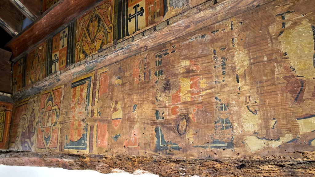 Detalle de las pinturas en el artesonado del convento de Las Claras de Salamanca