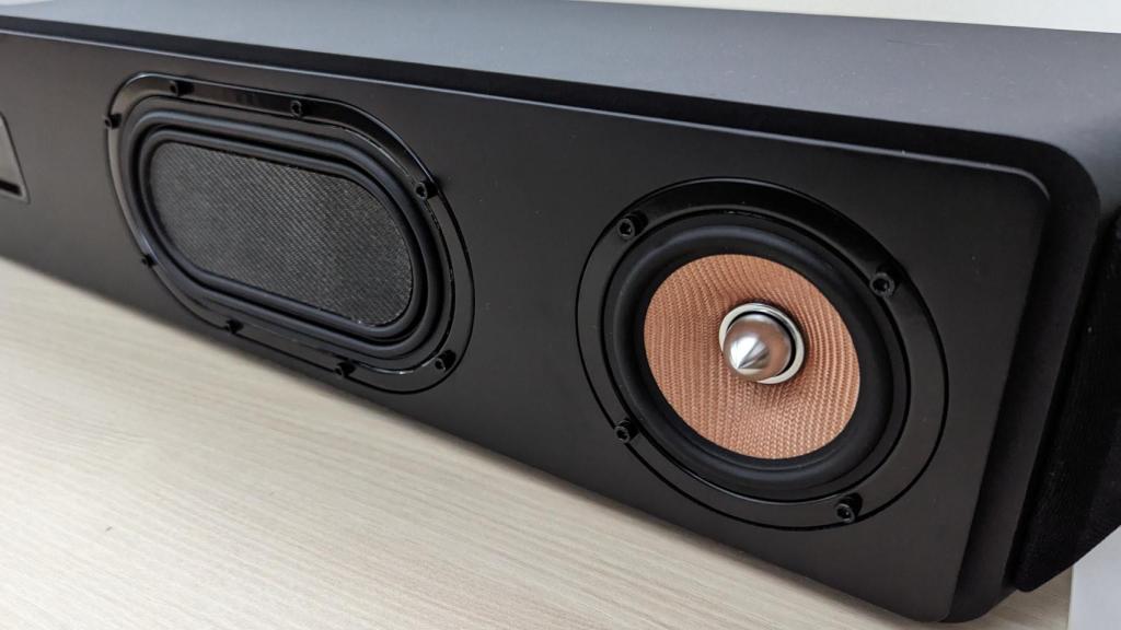 Los 'woofers' son las estrellas en esta barra de sonido