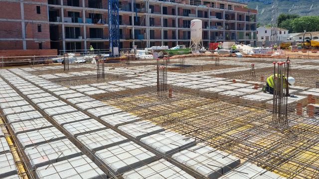 Estado de las obras de la fase 2 de la promoción Nerva de AEDAS Homes en Denia, Alicante.