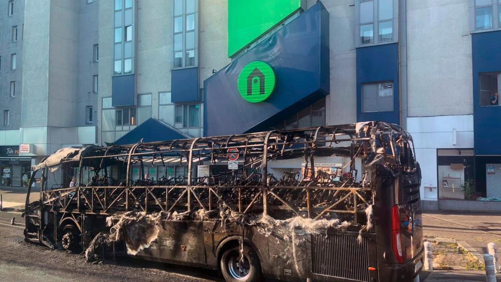 El autobús de Autocares Siguero que ardió en París.
