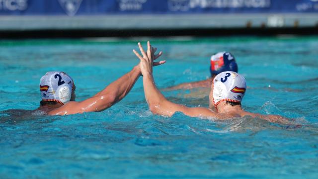 Los jugadores de España celebran un gol.