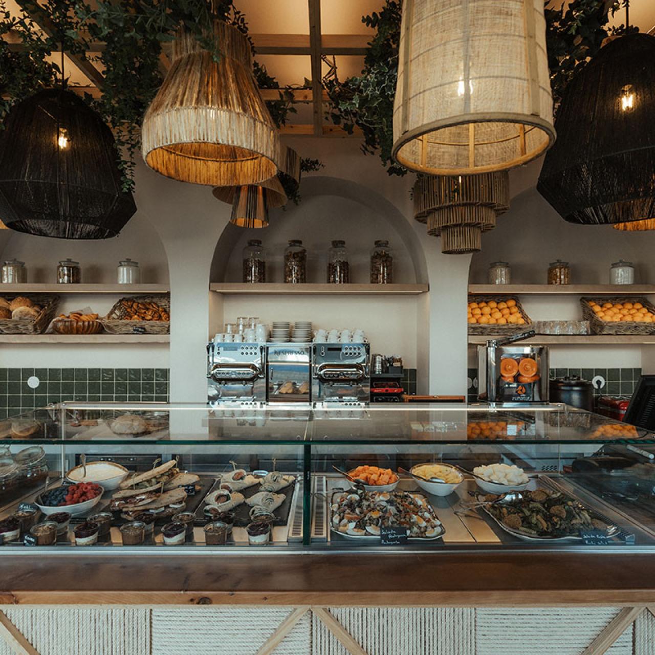AlmaLusa Café