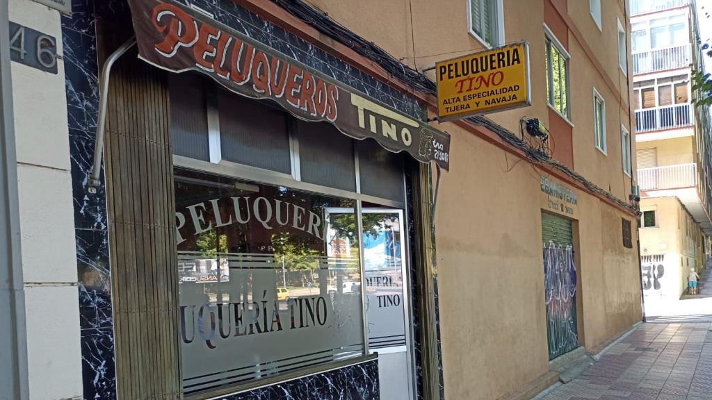 Peluquería Tino, en el Barrio Blanco de Salamanca