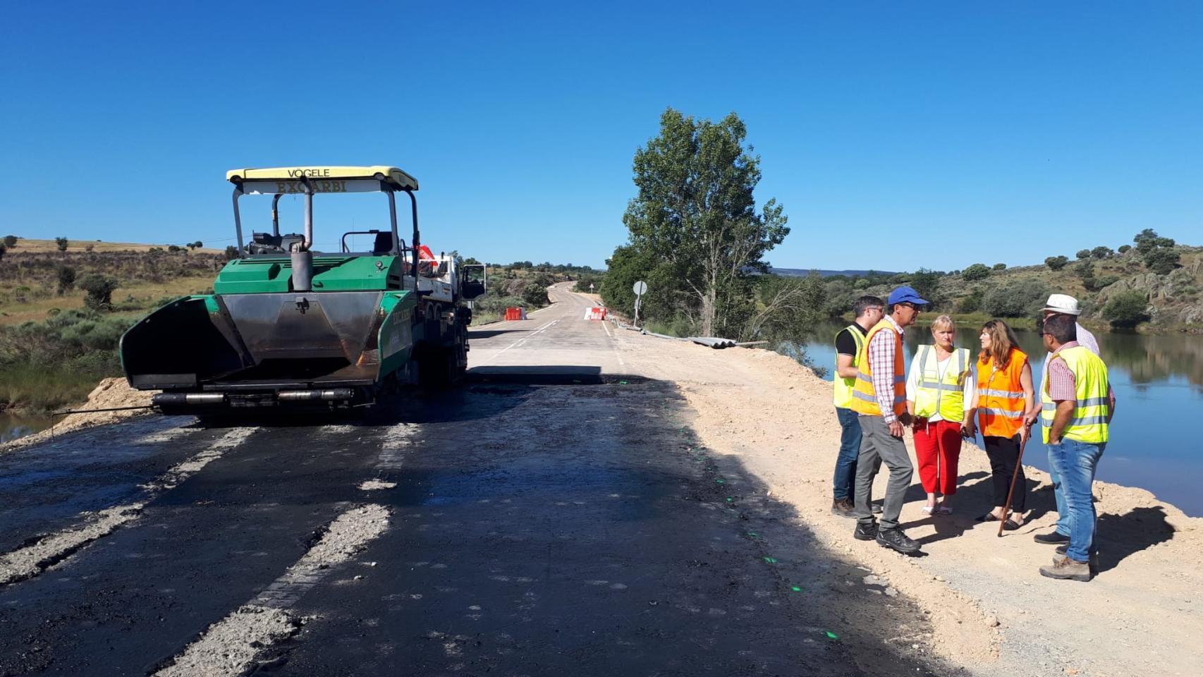 Visita al tramo de la carretera ZA-912 reparado