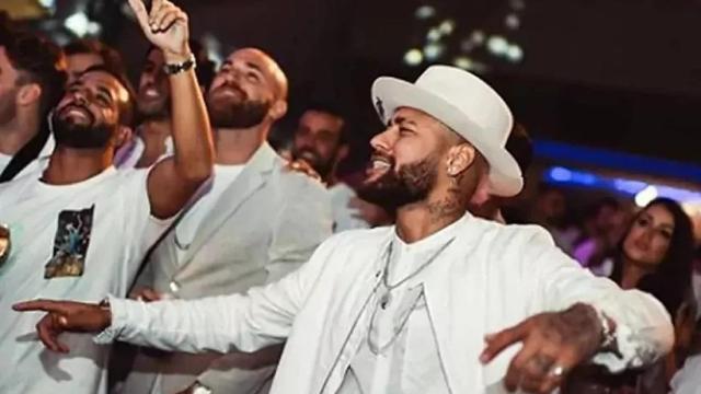 Neymar durante una fiesta.
