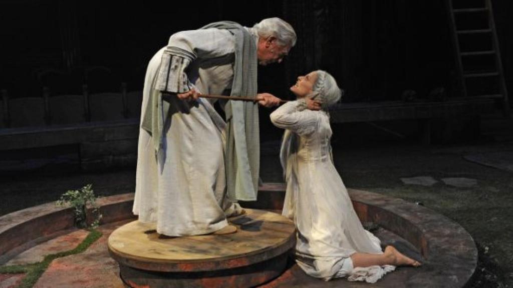 Mario Vargas Llosa y Aitana Sánchez-Gijón en 'Los cuentos de la peste'