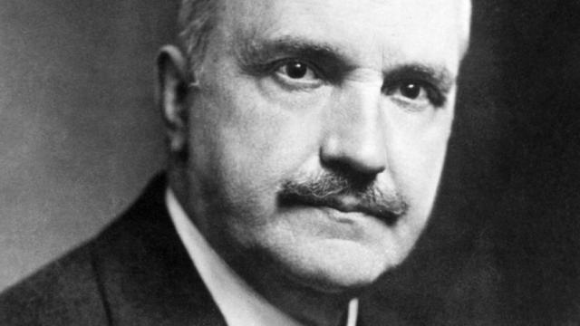 George Santayana fotografiado hacia 1950