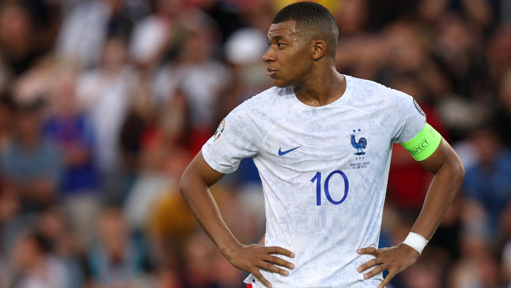 Mbappé, durante un partido con Francia.