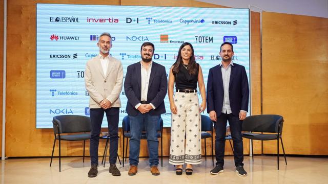 Fernando Corredor, director de Marketing y Asuntos Corporativos de Nokia España; Chema Flores, Jefe de tecnología de EL ESPAÑOL; Leonor Ostos, gerente de Innovación de Telefónica España; Felipe Gil Castiñeira, profesor titular del Departamento de Ingeniería Telemática de la Universidad de Vigo