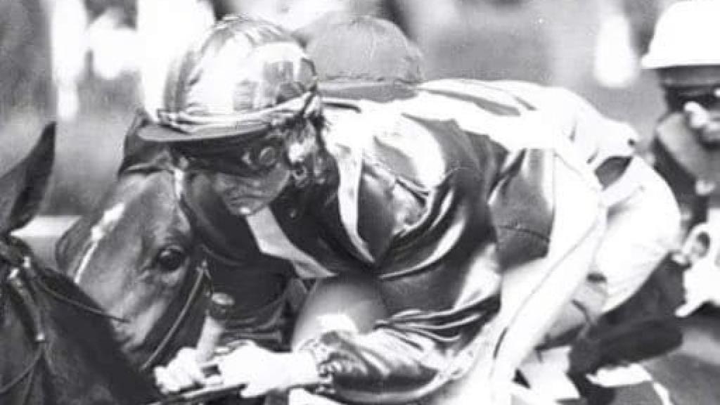 Conchita Mínguez, la primera mujer jockey en España.