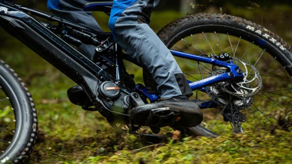 El motor Yamaha PW-XM en una bicicleta.