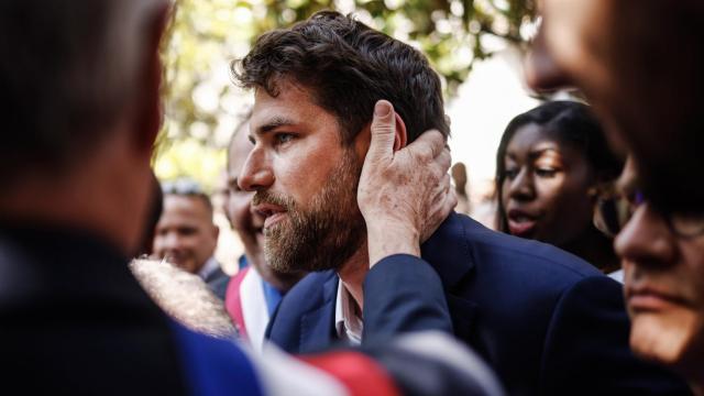 El alcalde de L'Hay les Roses, Vincent Jeanbrun, cuya casa fue atacada durante los disturbios.