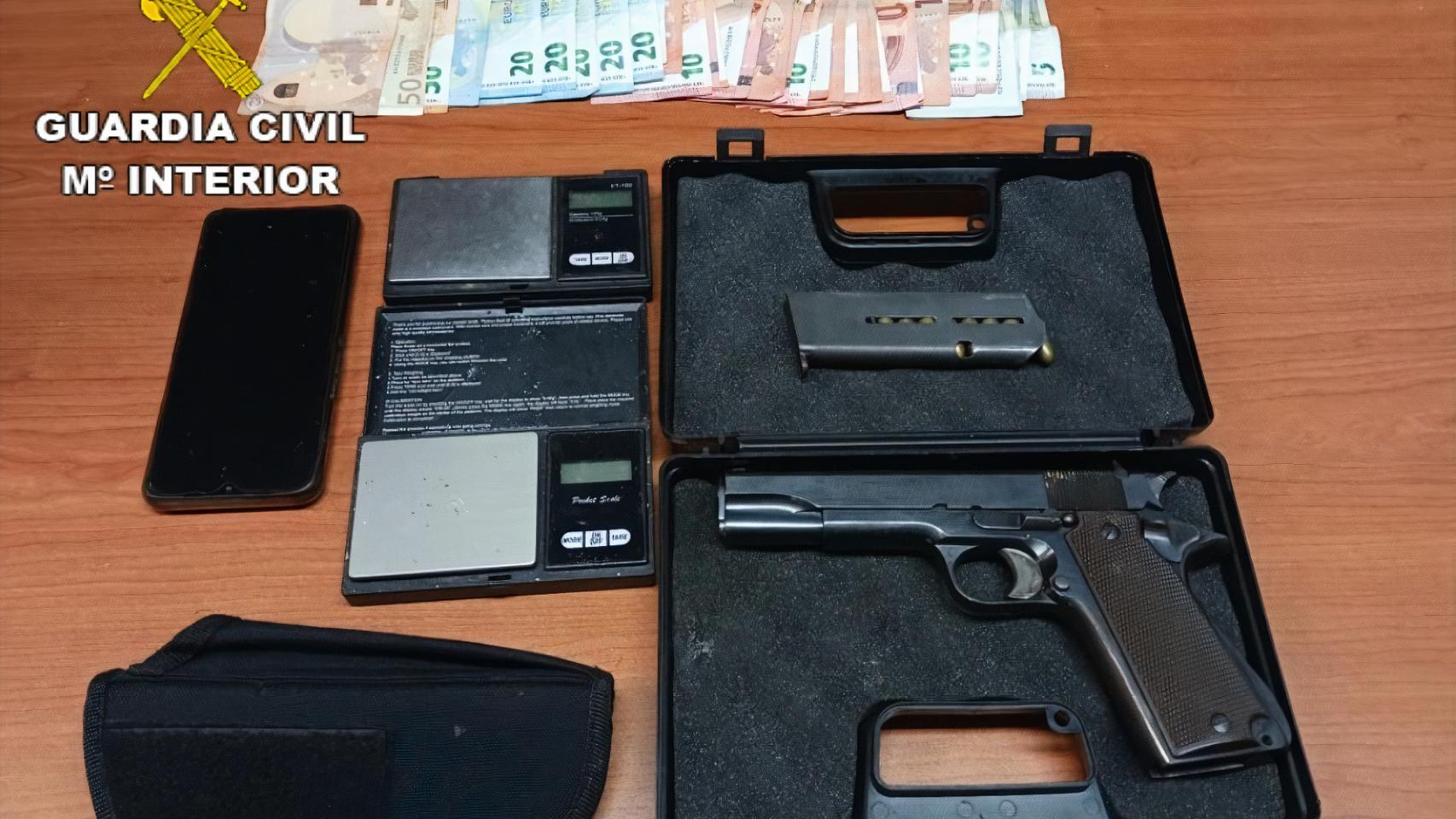 Desmantelado un punto de venta de drogas en un domicilio en Ponteareas (Pontevedra)