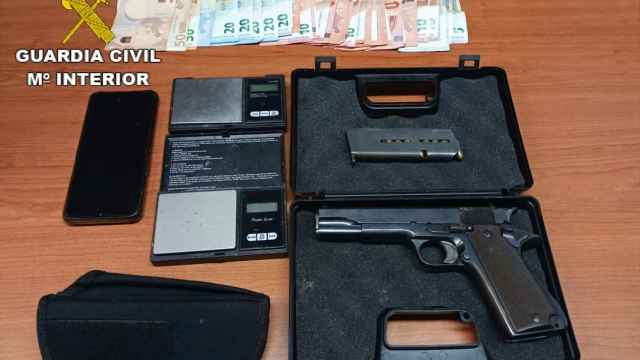 Desmantelado un punto de venta de drogas en un domicilio en Ponteareas (Pontevedra)