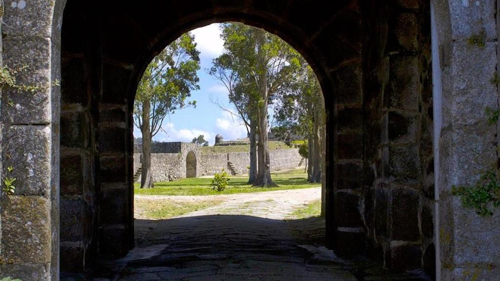 Acceso a través de la Puerta de la Villa