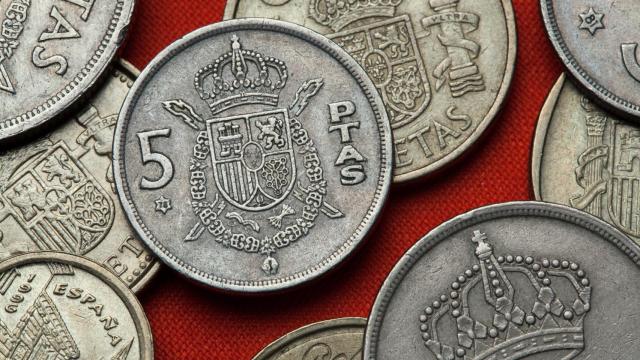 Una moneda de 5 pesetas.