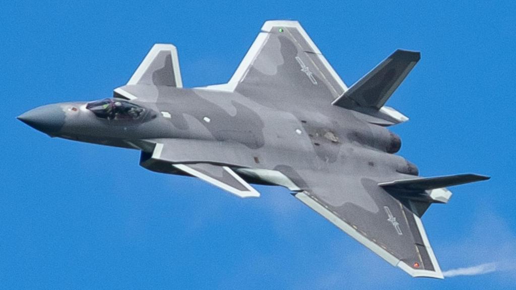 J-20 en vuelo