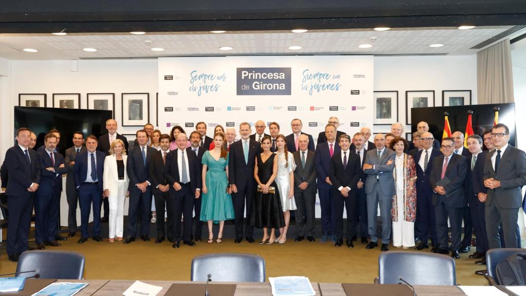 La Familia Real con los premiados de los Princesa de Girona.