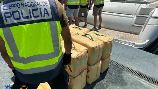 Así ha sido la operación en el yate atracado en el puerto de Santa Pola