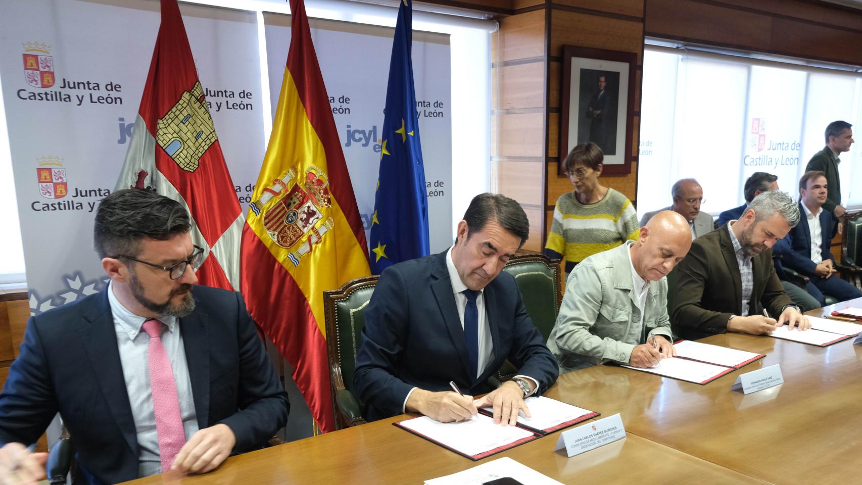 Imagen de archivo de la firma del acuerdo de Diálogo Social