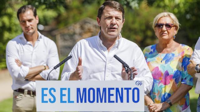 El presidente de la Junta, Alfonso Fernández Mañueco, en un acto de precampaña en Segovia, este lunes.