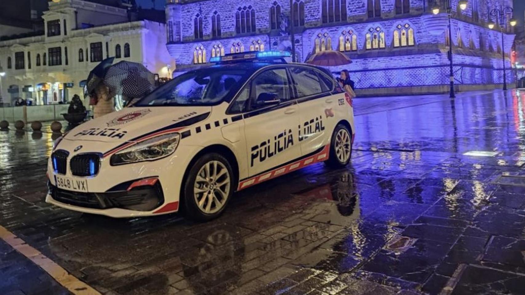 Un vehículo de la Policía Local de León
