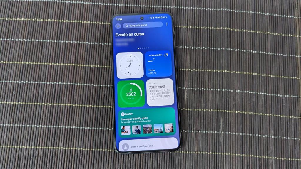 El Shelf es uno de los pocos añadidos originales de la capa de OnePlus