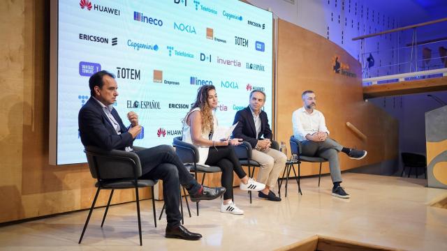 De izquierda a derecha, Sergio Vazquez (INECO), Sandra Viñas (D+I); Carlos Martínez (Telefónica Tech); y Jorge Juan Alfonso (Stolt).