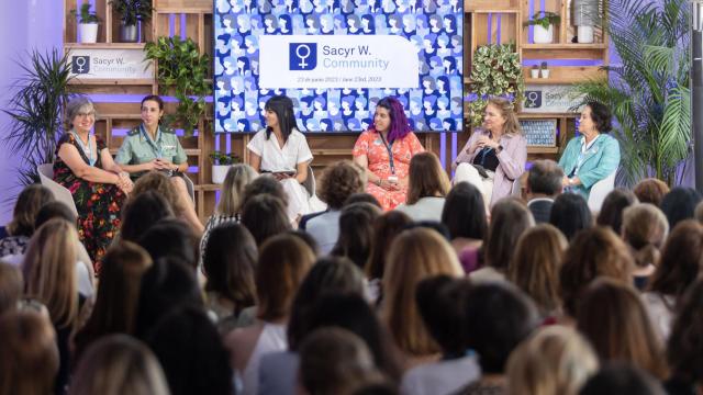 Mesa redonda con la participación de mujeres referentes en sus disciplinas durante la presentación de la W Community.