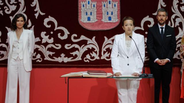 La consejera de Sanidad, Fátima Matute, en su toma de posesión ante Isabel Díaz Ayuso.