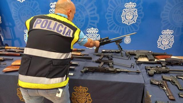 Algunas de las armas localizadas.
