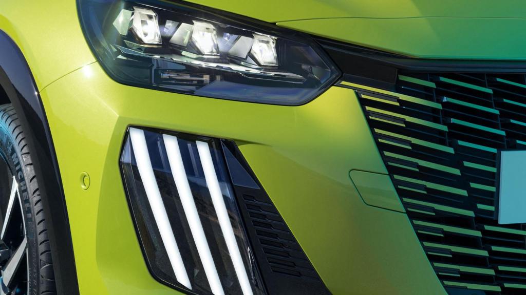 Nuevos faros de led en el frontal del Peugeot 208.