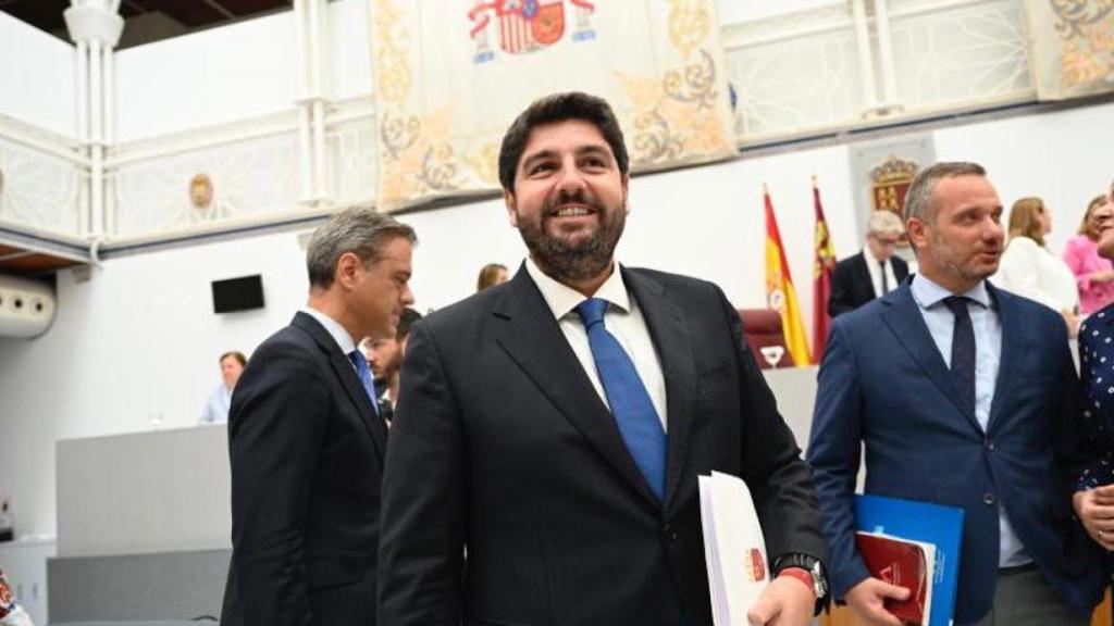 El dirigente popular, Fernando López Miras, este jueves, minutos antes de intervenir como candidato a la presidencia autonómica.