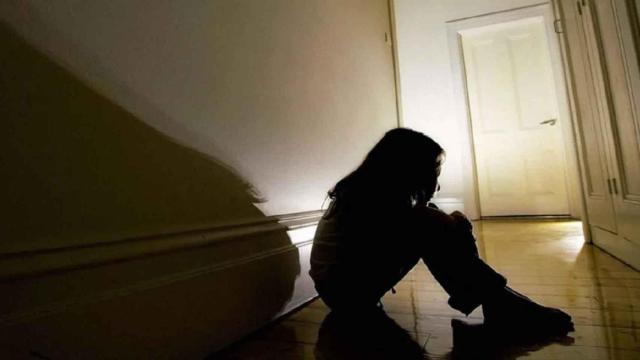 Imagen metafórica de abusos a menores.