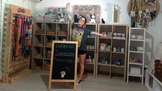 Clara en su nuevo negocio donde ya tiene todo preparado