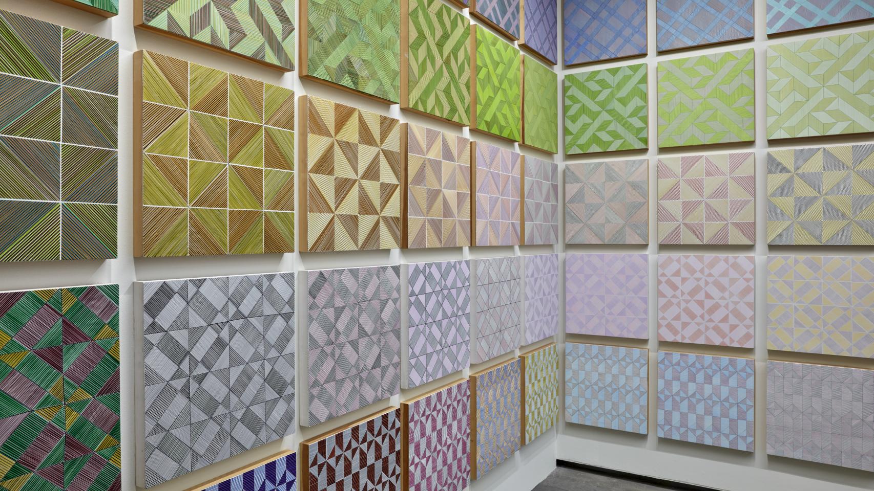 Detalle de la pieza de azulejos de Soledad Sevilla, 'Los Días Con Pessoa', 2021, una de las estrellas de la exposición