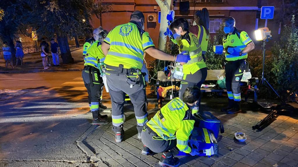 El equipo de Emergencias Madrid que ha atendido a la víctima en Usera.
