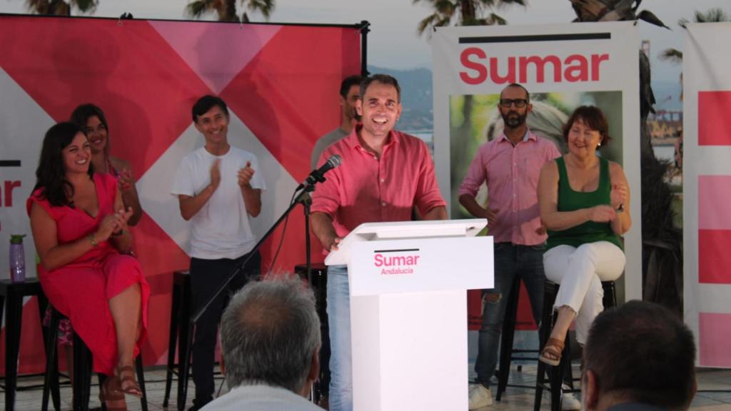 Toni Valero en el inicio de la campaña de Sumar en Málaga.
