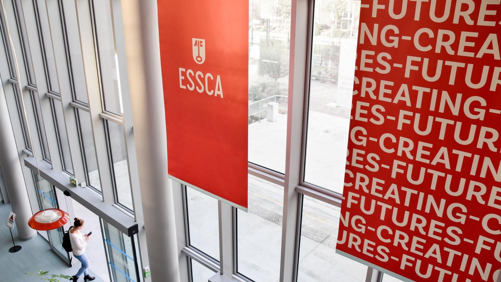 Interior del campus de ESSCA en Angers.