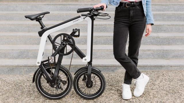 La bicicleta Ossby GEO plegada.