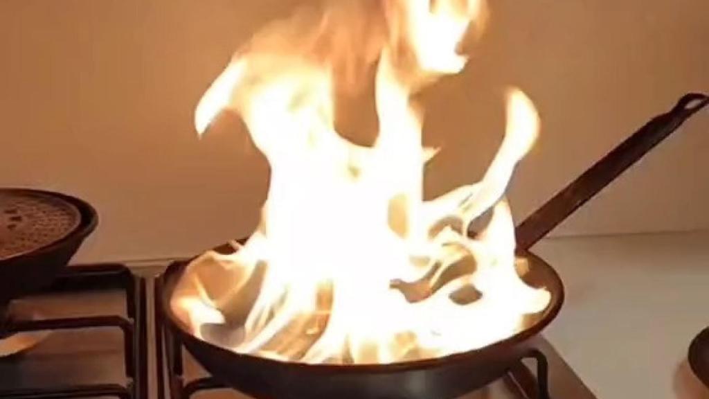 Una sartén con fuego. TikTok de @policia.