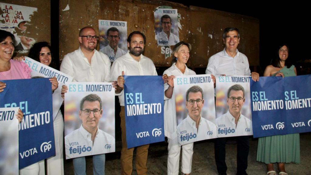 Pegada de carteles del PP en Guadalajara.