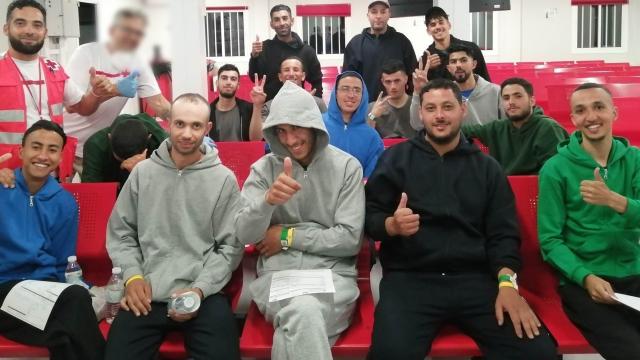 Foto de los 15 marroquíes que salieron de Nador en una patera y fueron rescatados por la Guardia Civil de Cádiz.